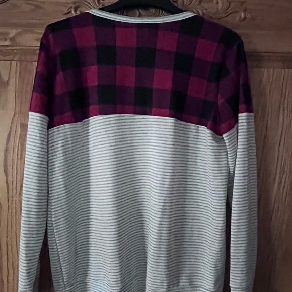 NWOT M-GratefulHearts boutique Buffalo plaid/light grey striped soft cozy shirt - Picture 3 of 4